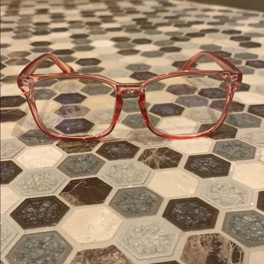 Blue light filtering glasses